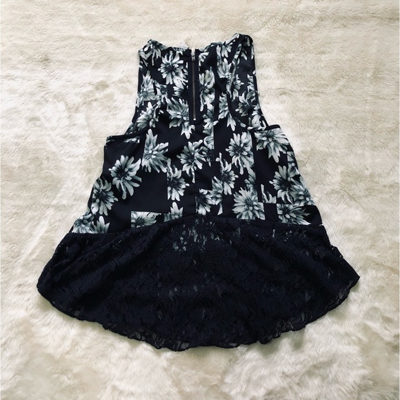 Sleeveless Top - Picture 2 of 4